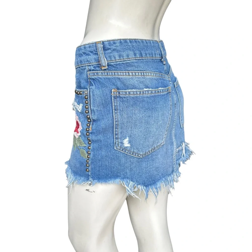 Free People Medium Wash Denim Studded Distressed Floral Mini Skirt Size 26